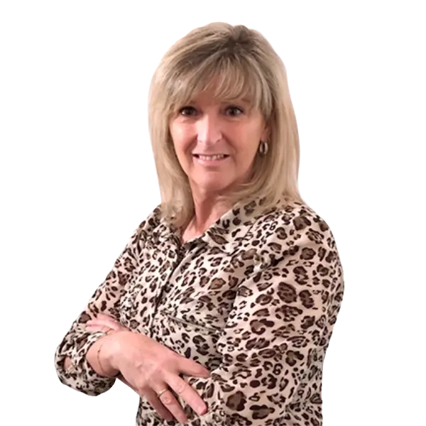 Guylaine Gatineau Conseillère hébergement Visavie Comfortable senior care advocate smiling in leopard print blouse at Visavie.
