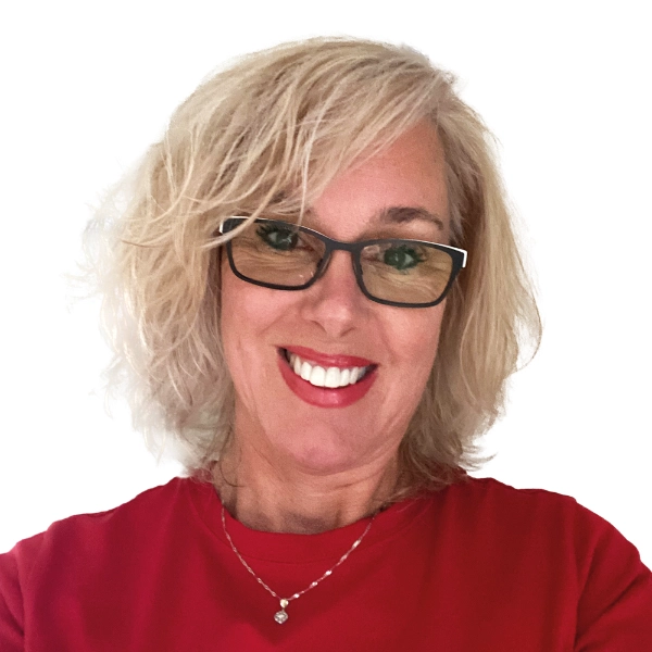 Guylène Lefebvre Conseillère en hébergement Visavie Warm smiling woman with glasses in red top for senior home care and assisted living services.