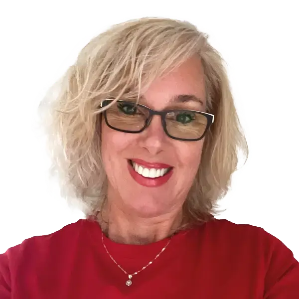 Guylène Lefebvre Conseillère en hébergement Visavie Warm smiling woman with glasses in red top for senior home care and assisted living services.