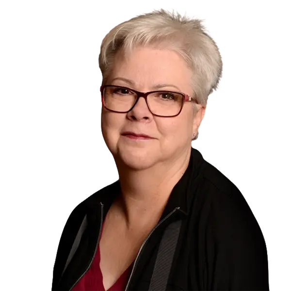 Lucie Robitaille Conseillère en hébergement Visavie Caring senior caregiver woman wearing glasses and black jacket.