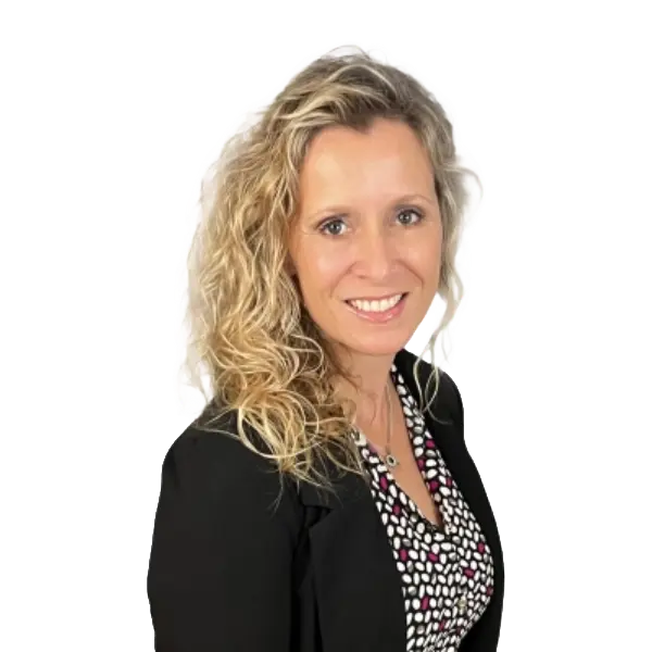 Shannon Rogers-Cahill Visavie Ontario Advisor Compassionate senior caregiver smiling, providing quality home care services.