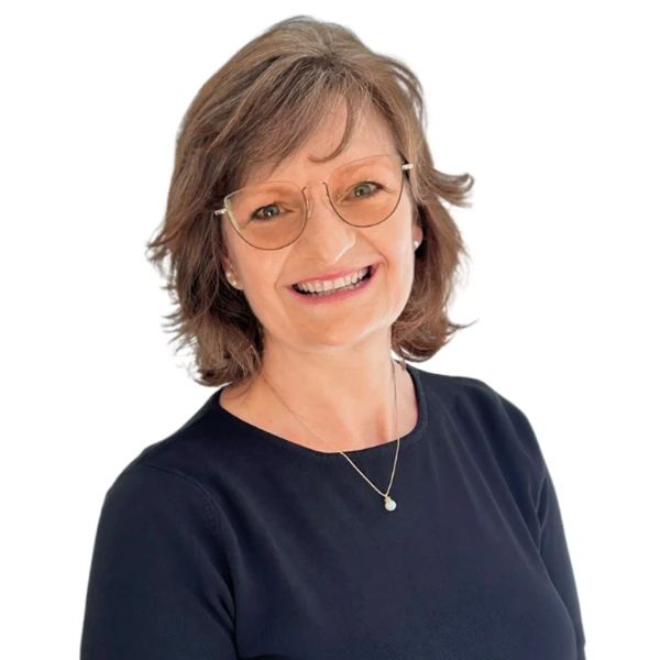 Sherri Daly Visavie Ontario Advisor Compassionate senior care advisor smiling in navy blouse at Visavie.